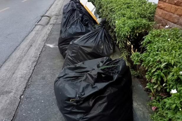 Як вибрати сміттєві пакети для великих обсягів сміття